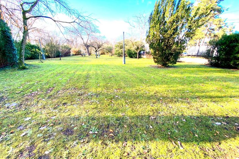 Maison - 250 m² - 12 pièces