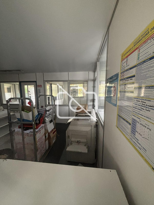 Entrepôt - 2 500 m²