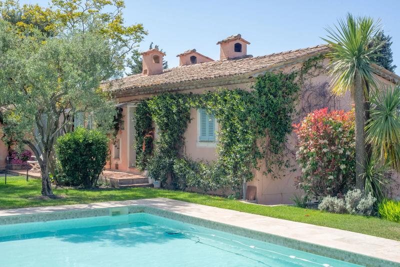 Maison - 260 m² - 6 pièces