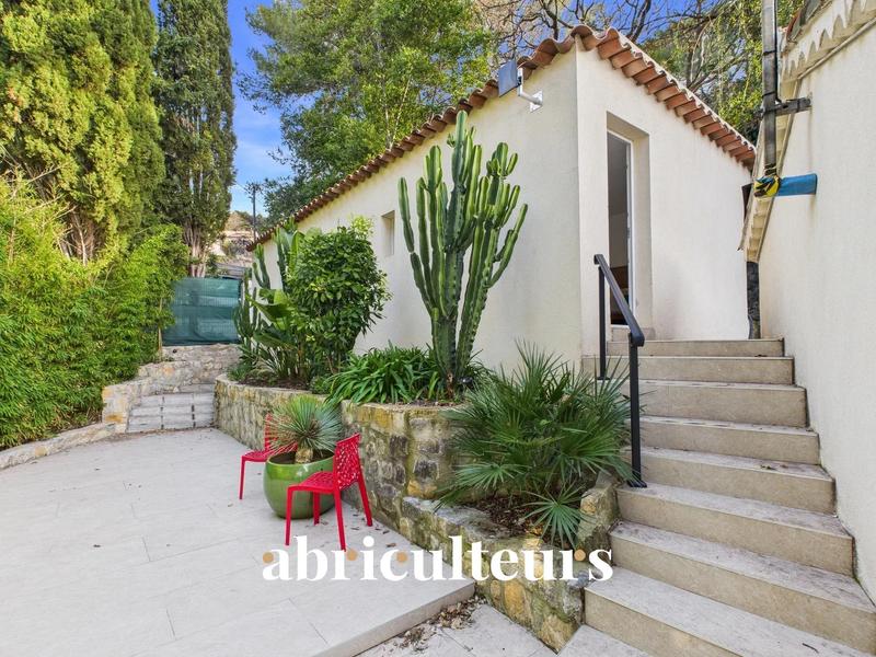 Maison - 227 m² - 7 pièces