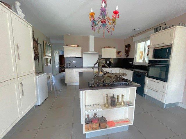 Maison - 222 m² - 7 pièces