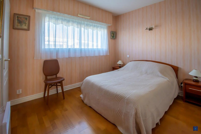 Appartement - 90 m² - 3 pièces