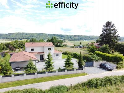 Maison - 215 m² - 6 pièces