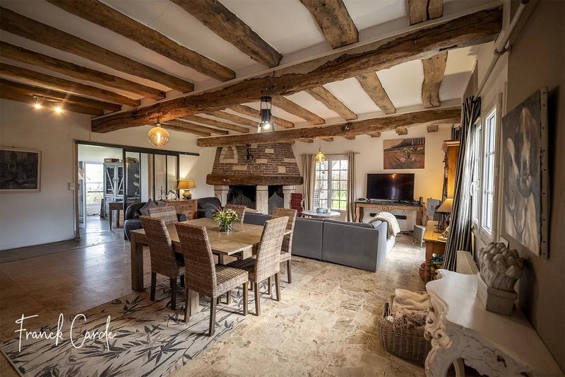 Maison - 280 m² - 11 pièces