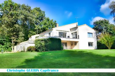 Maison - 227 m² - 7 pièces