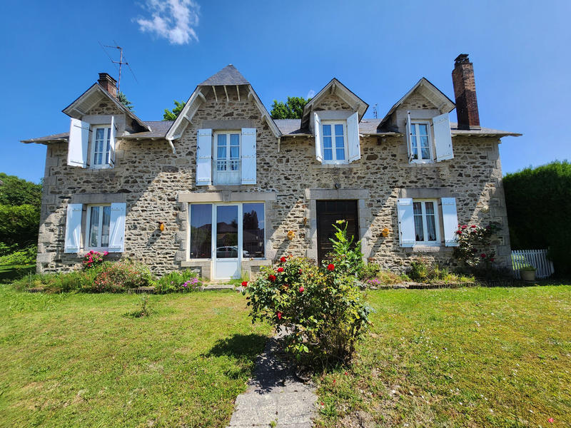Maison de village - 194 m² - 9 pièces