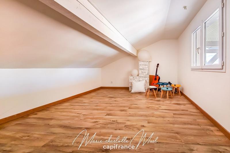 Maison - 220 m² - 6 pièces