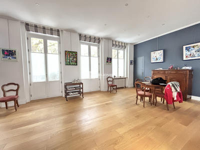 Appartement - 250 m² - 9 pièces