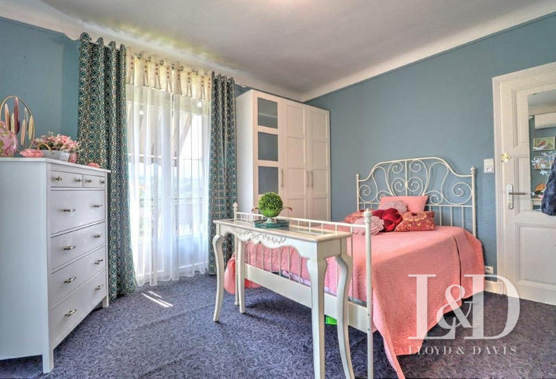 Maison - 212 m² - 8 pièces