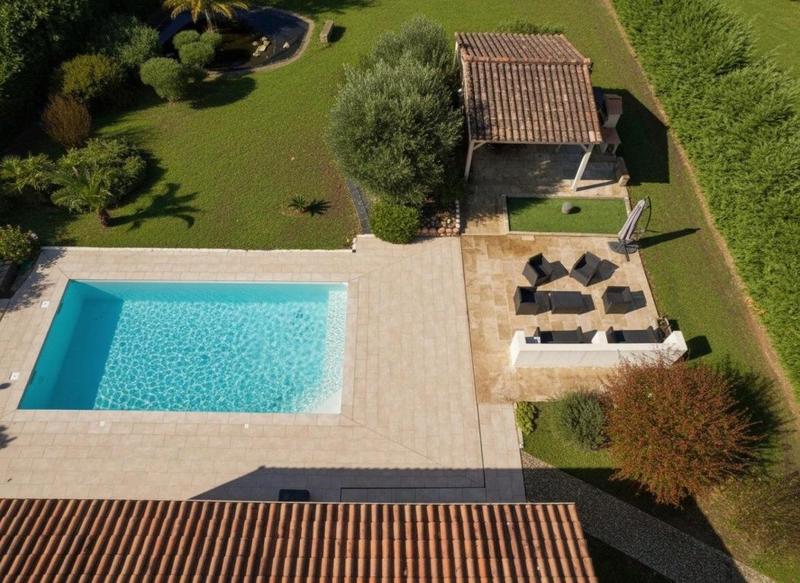 Maison - 240 m² - 7 pièces