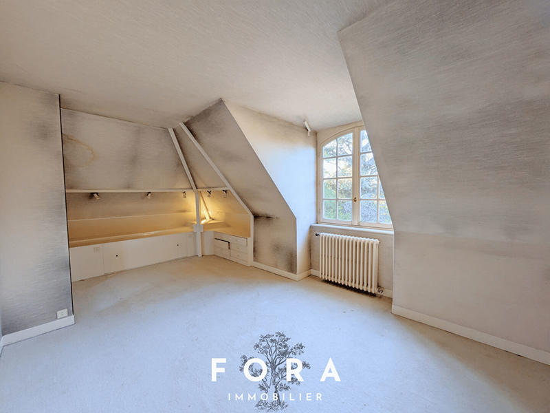 Maison - 212 m² - 8 pièces