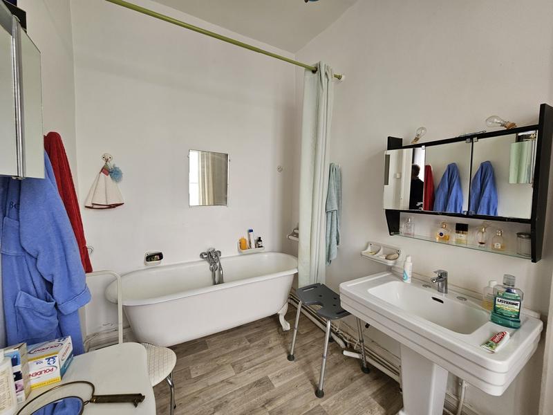 Maison - 209 m² - 8 pièces