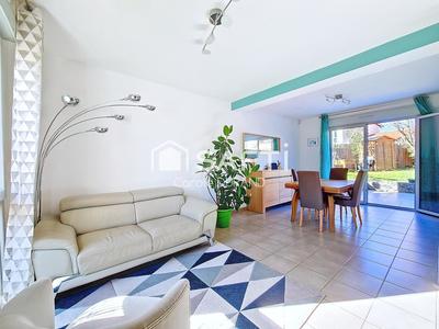 Maison - 99 m² - 5 pièces