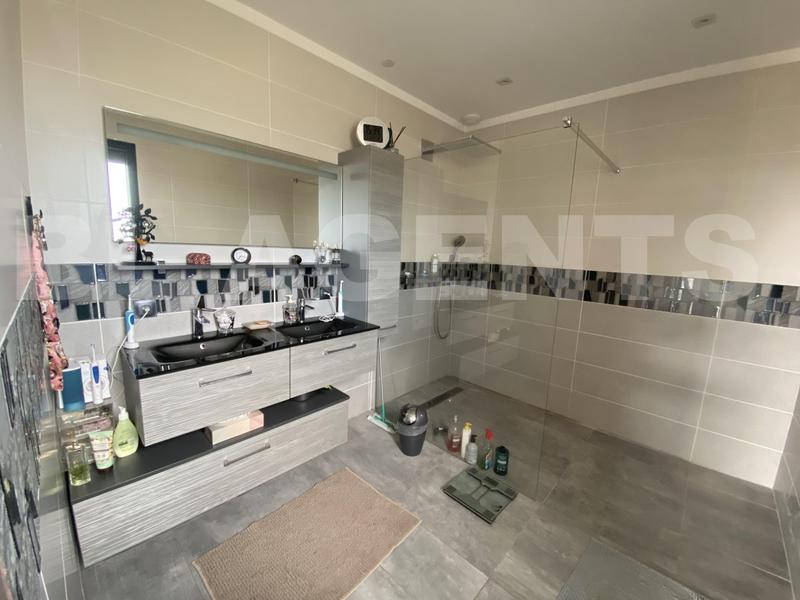 Villa - 182 m² - 5 pièces