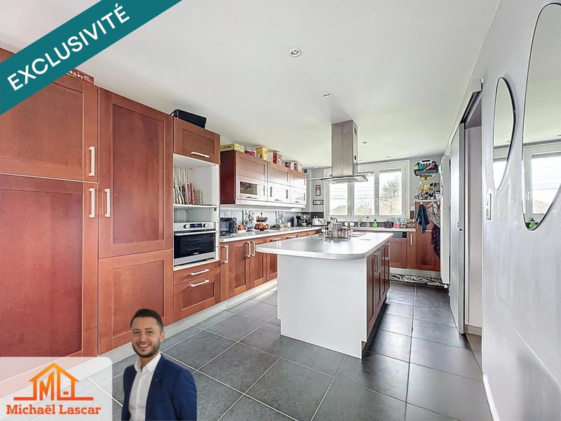 Maison - 165 m² - 9 pièces