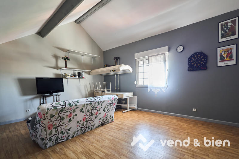 Maison - 229 m² - 7 pièces