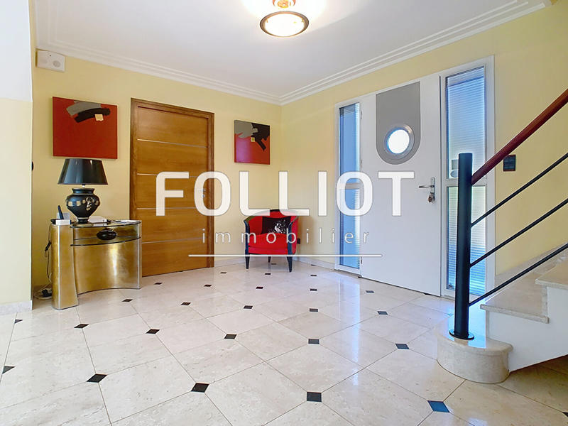 Maison - 300 m² - 8 pièces