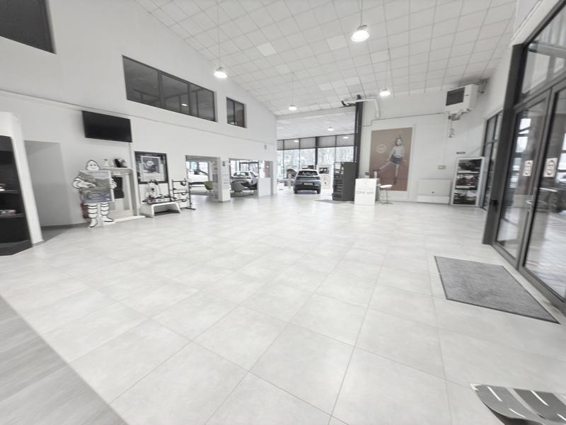 Local commercial - 2 654 m² - 10 pièces