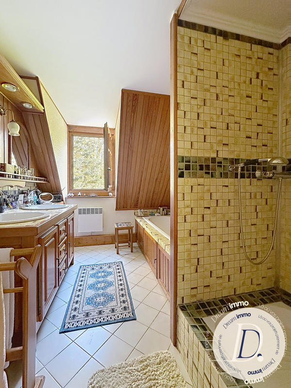 Maison traditionnelle - 133 m² - 5 pièces