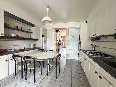 Immeuble - 147 m² - 6 pièces