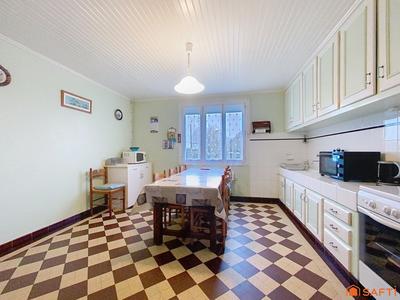 Maison - 98 m² - 5 pièces