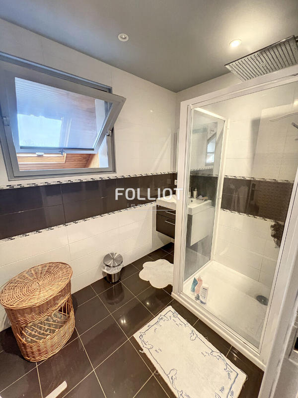 Maison - 294 m² - 9 pièces