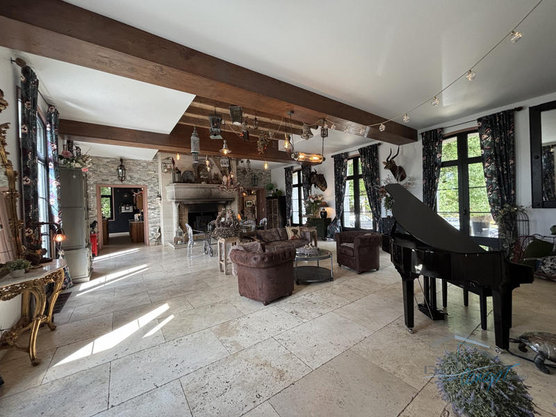 Maison ancienne - 370 m² - 12 pièces