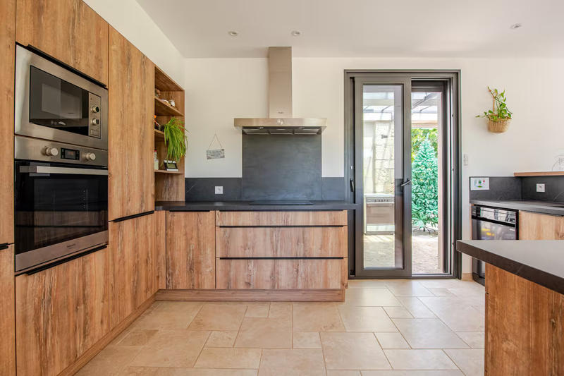 Maison - 210 m² - 9 pièces