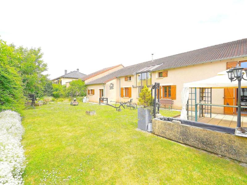 Maison - 250 m² - 8 pièces