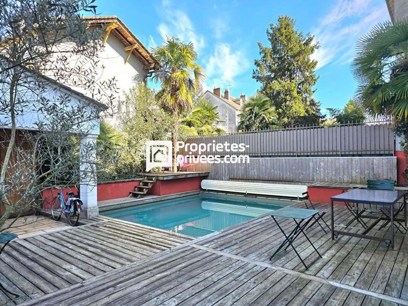 Maison - 236 m² - 8 pièces