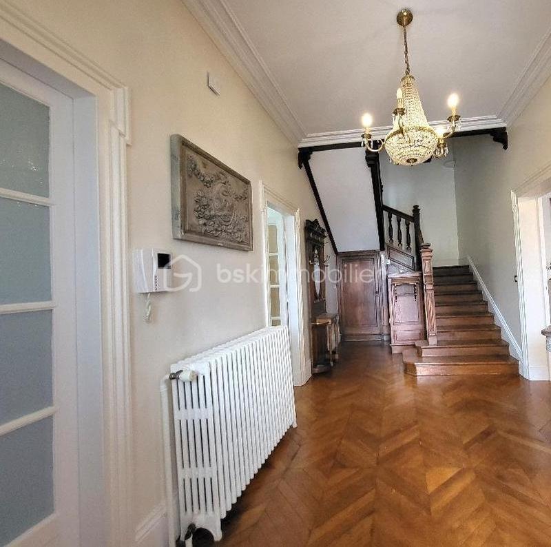 Demeure - 240 m² - 7 pièces