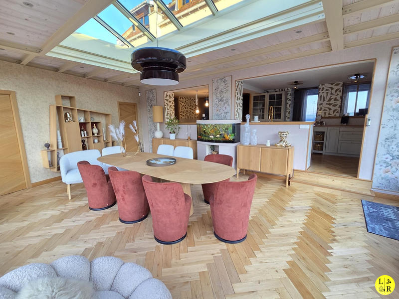 Maison - 302 m² - 7 pièces