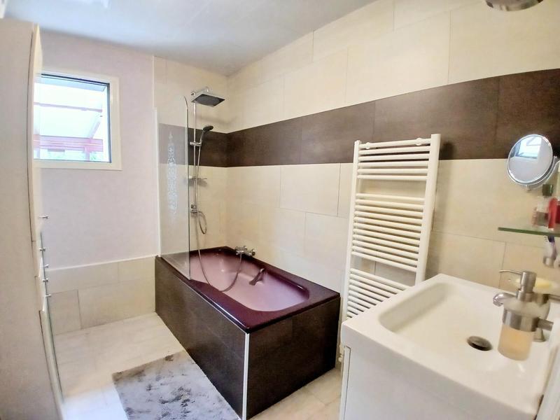 Maison - 183 m² - 9 pièces