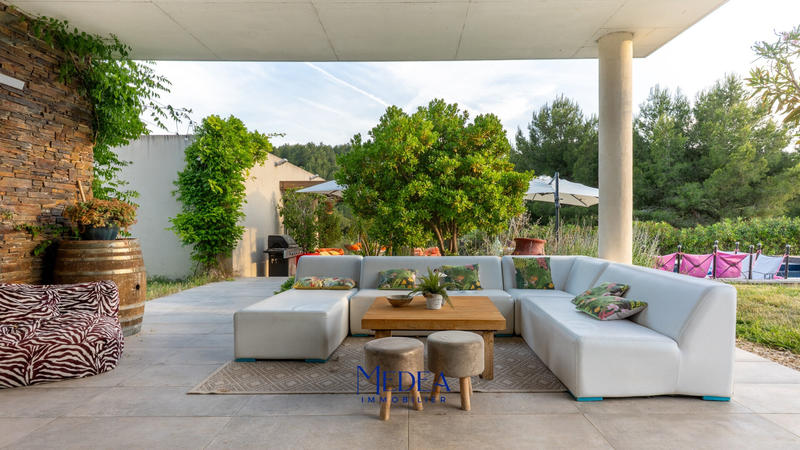 Propriété - 320 m² - 6 pièces