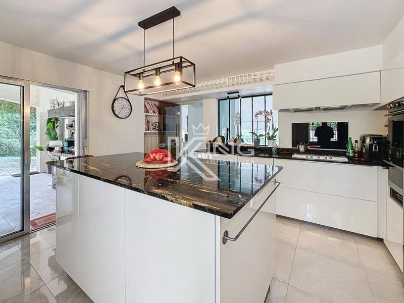 Villa - 205 m² - 6 pièces