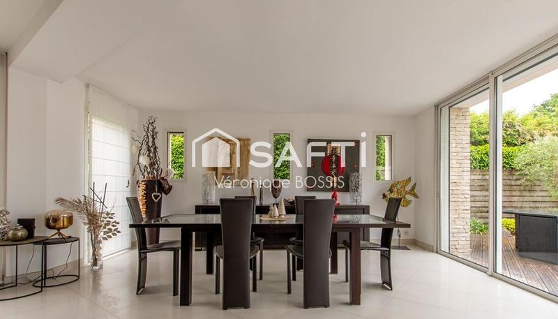 Villa - 236 m² - 8 pièces