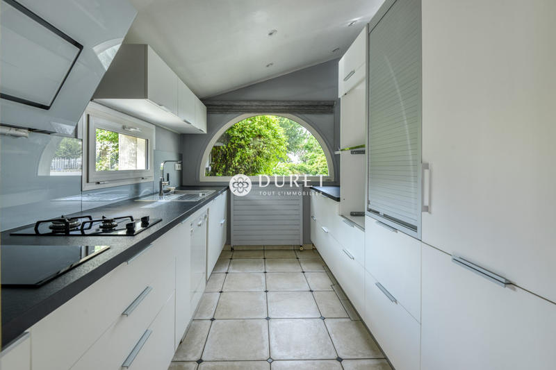 Maison - 258 m² - 14 pièces