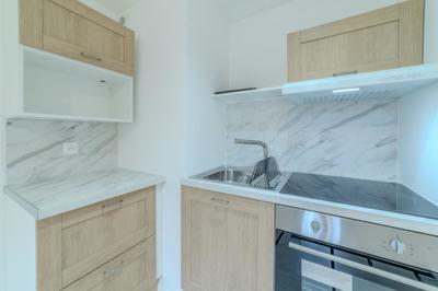 Studio - 15 m² - 2 pièces