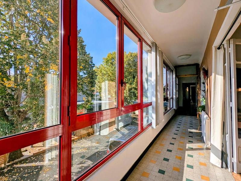 Maison - 238 m² - 8 pièces