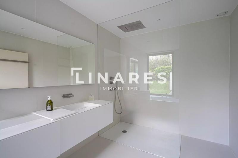 Villa - 300 m² - 6 pièces