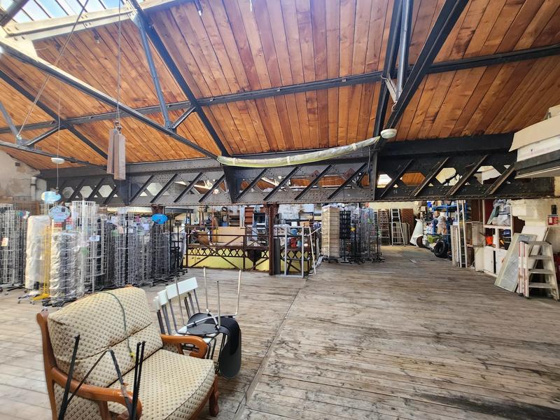 Entrepôt - 750 m² - 5 pièces