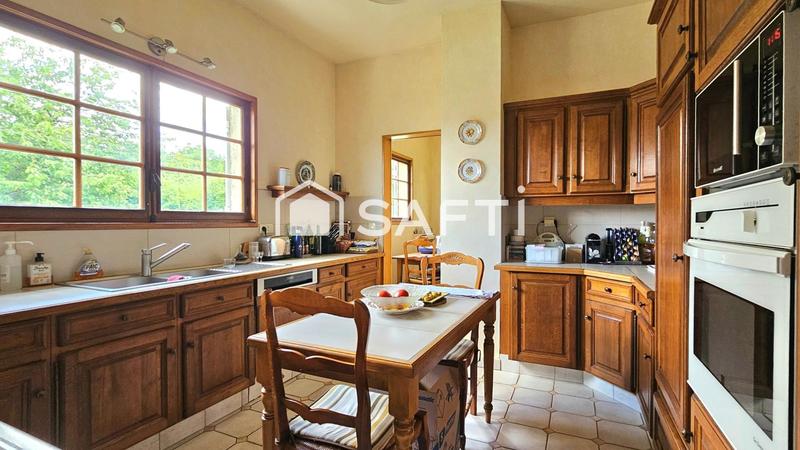 Maison - 182 m² - 8 pièces