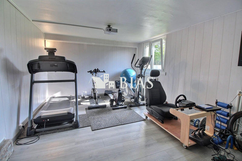 Maison - 214 m² - 7 pièces