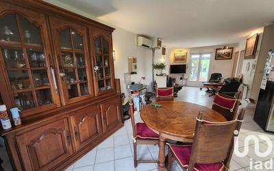 Maison - 233 m² - 9 pièces