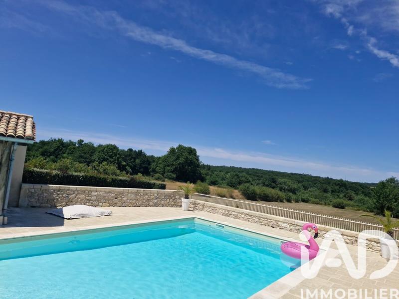 Maison - 437 m² - 12 pièces