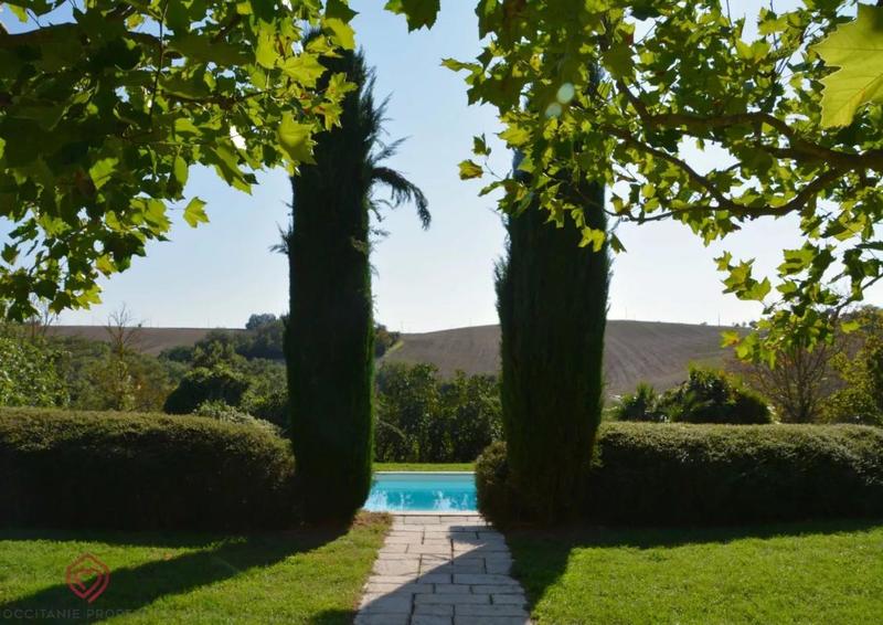 Maison de maîtres - 495 m² - 9 pièces