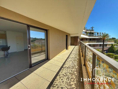 Appartement - 90 m² - 4 pièces