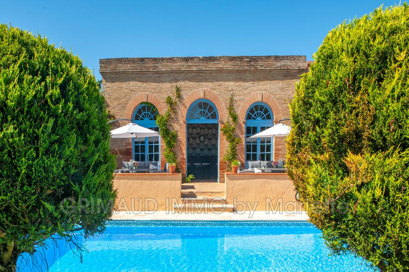 Maison - 740 m² - 17 pièces