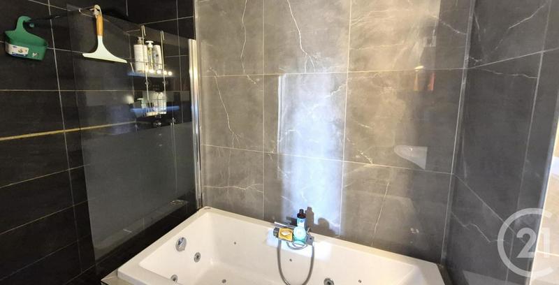 Appartement - 95 m² - 4 pièces