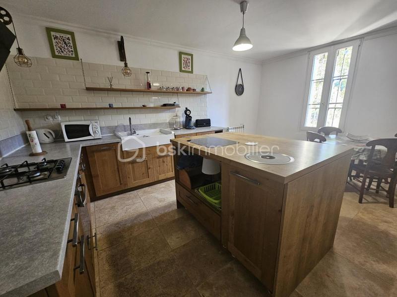 Propriété - 326 m² - 9 pièces